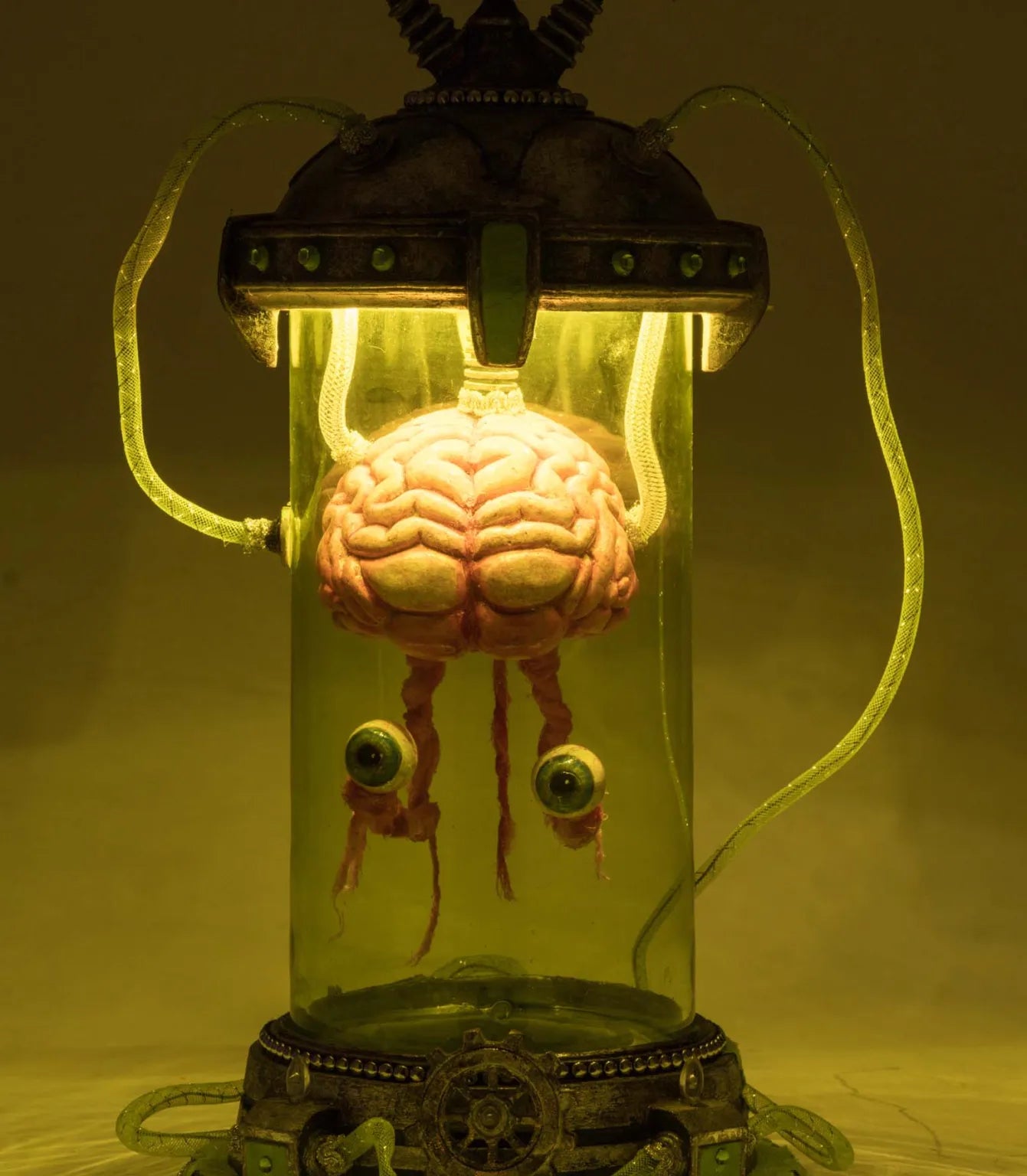 Marvin the Brain in Cloche