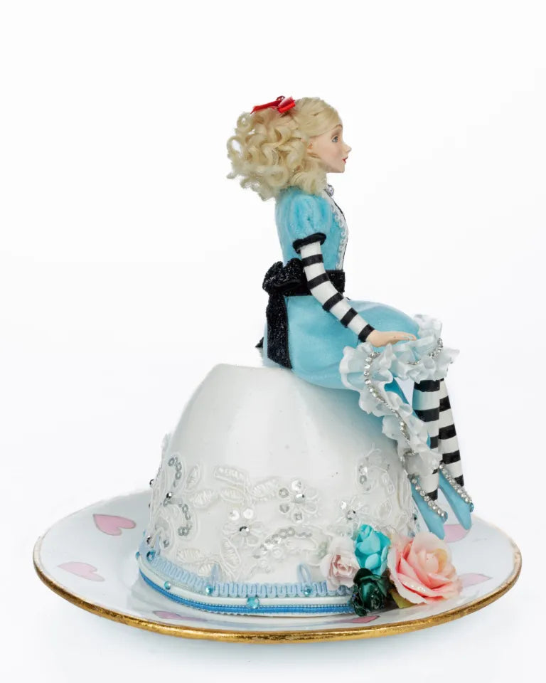Alice on Teacup – Pastel